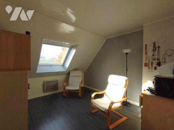 SITUÉE A 3KM DU BOURG DE BANNALEC CETTE MAISON DE 1986 EST AU CENTRE D'UN TERRAIN DE 2440 m² en...