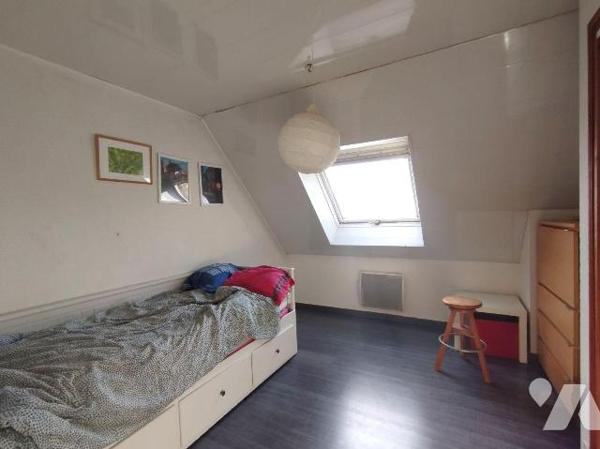 SITUÉE A 3KM DU BOURG DE BANNALEC CETTE MAISON DE 1986 EST AU CENTRE D'UN TERRAIN DE 2440 m² en...