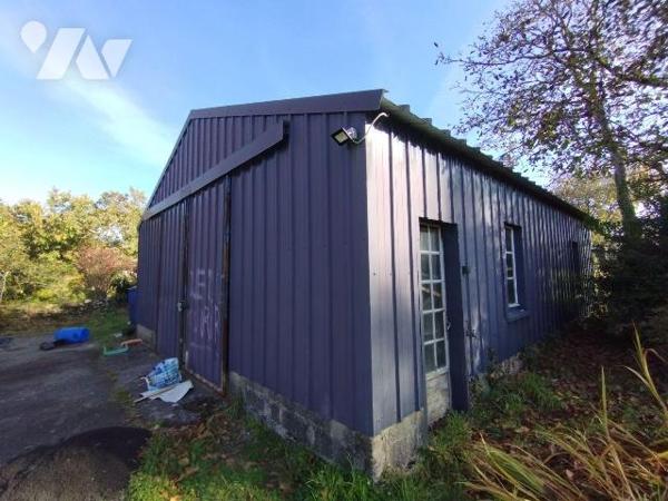 SITUÉE A 3KM DU BOURG DE BANNALEC CETTE MAISON DE 1986 EST AU CENTRE D'UN TERRAIN DE 2440 m² en...