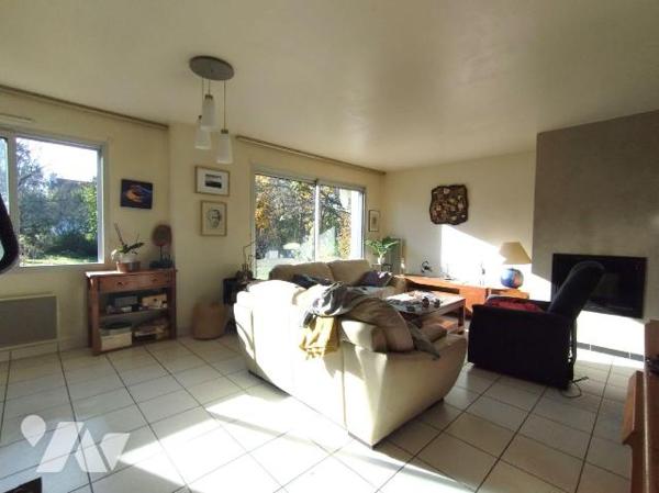 SITUÉE A 3KM DU BOURG DE BANNALEC CETTE MAISON DE 1986 EST AU CENTRE D'UN TERRAIN DE 2440 m² en...