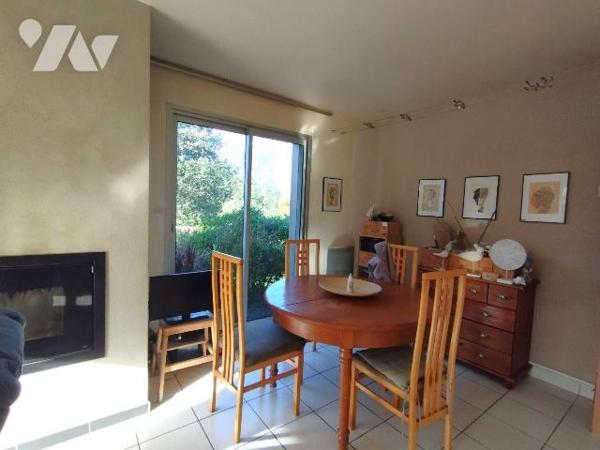 SITUÉE A 3KM DU BOURG DE BANNALEC CETTE MAISON DE 1986 EST AU CENTRE D'UN TERRAIN DE 2440 m² en...