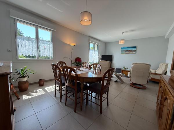 Maison rénovée / 5 chambres / Terrain 638 m² / Centre de Châteaugiron / Vie de plain-pied