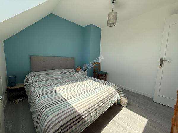 Maison rénovée / 5 chambres / Terrain 638 m² / Centre de Châteaugiron / Vie de plain-pied