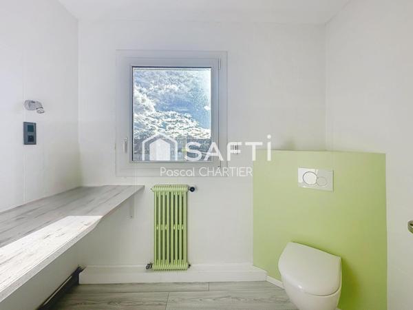 A 20 minutes d'Angers, venez découvrir cette grande maison familiale.