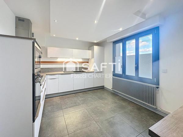 A 20 minutes d'Angers, venez découvrir cette grande maison familiale.