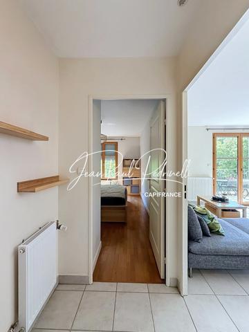 Tassin-la-Demi-Lune - Appartement 2 pièces de 48 m² avec balcon, parking privatif et cave - résidence sécurisée récente