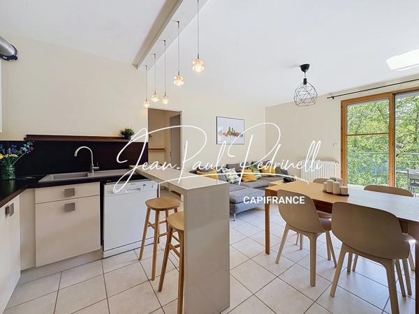 Tassin-la-Demi-Lune - Appartement 2 pièces de 48 m² avec balcon, parking privatif et cave - résidence sécurisée récente