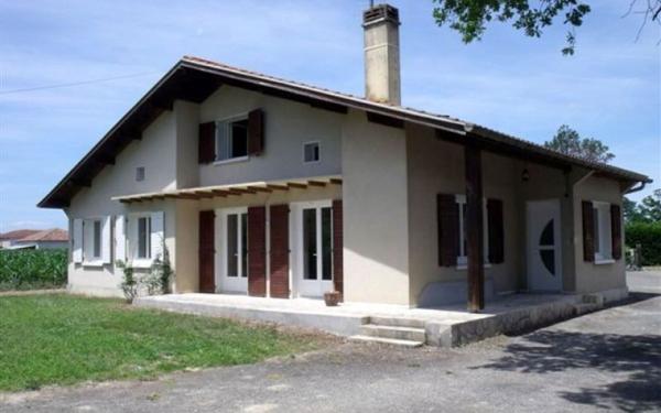 Maison à louer    5 pièces •  Arsague