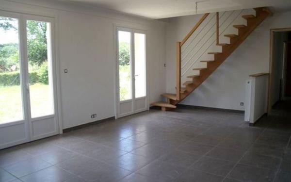 Maison à louer    5 pièces •  Arsague