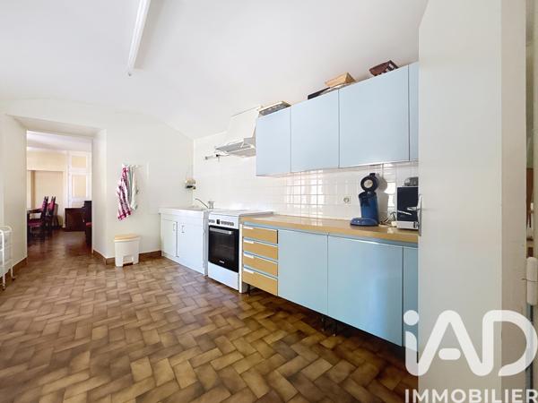 Maison à vendre 8 pièces 196 m² Saint-Georges-de-Luzençon