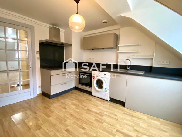 Belle pièce de vie, traversant, cour partagée