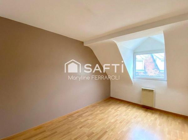 Belle pièce de vie, traversant, cour partagée