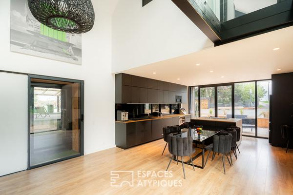 Elégante longère rénovée avec piscine et dépendances