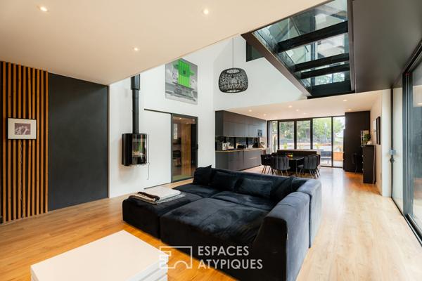 Elégante longère rénovée avec piscine et dépendances