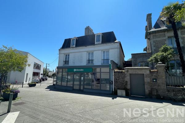 Volumes et caractère pour ce T4 en centre ville d'Auray