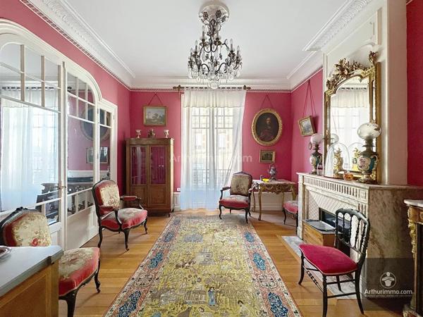 Vente                                                      Maison
                        
                     9 pièces                      220 m2                     à Roanne