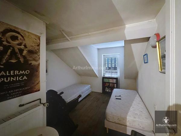 Vente                                                      Maison
                        
                     9 pièces                      220 m2                     à Roanne