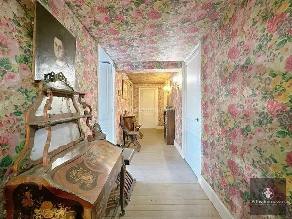 Vente                                                      Maison
                        
                     9 pièces                      220 m2                     à Roanne