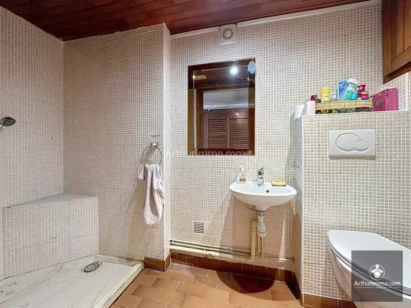 Vente                                                      Maison
                        
                     9 pièces                      220 m2                     à Roanne