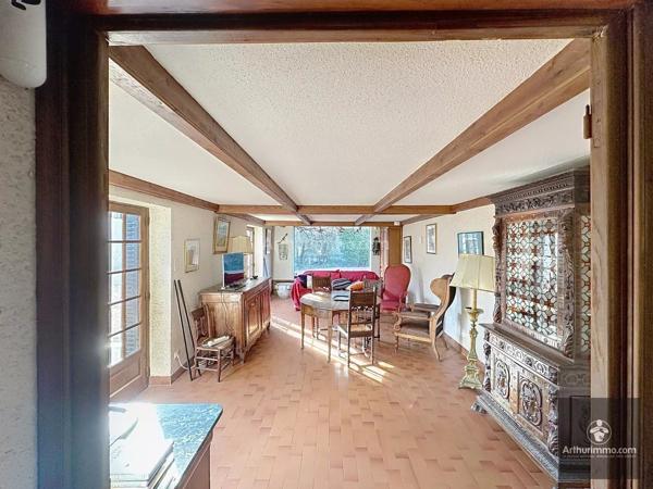 Vente                                                      Maison
                        
                     9 pièces                      220 m2                     à Roanne