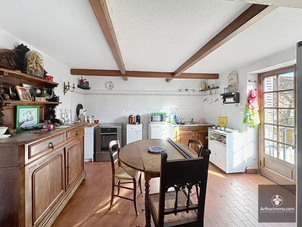 Vente                                                      Maison
                        
                     9 pièces                      220 m2                     à Roanne
