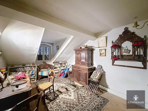 Vente                                                      Maison
                        
                     9 pièces                      220 m2                     à Roanne