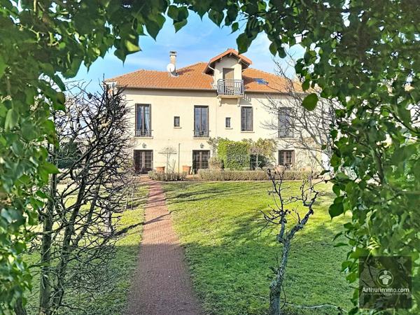 Vente                                                      Maison
                        
                     9 pièces                      220 m2                     à Roanne