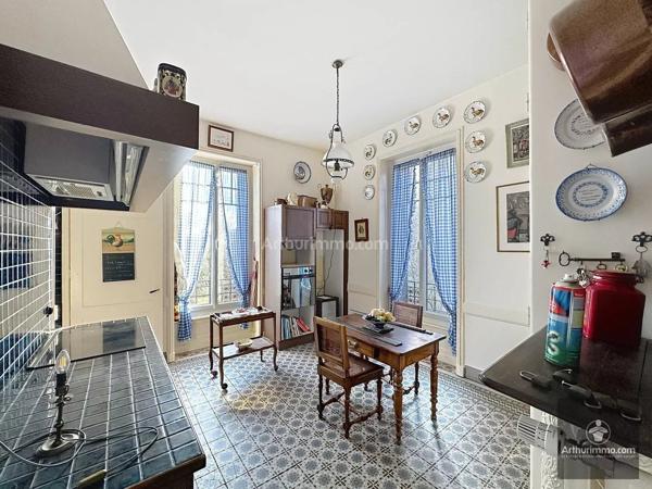 Vente                                                      Maison
                        
                     9 pièces                      220 m2                     à Roanne