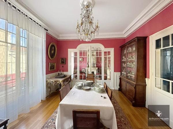 Vente                                                      Maison
                        
                     9 pièces                      220 m2                     à Roanne