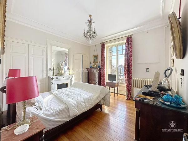 Vente                                                      Maison
                        
                     9 pièces                      220 m2                     à Roanne