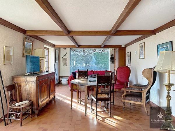 Vente                                                      Maison
                        
                     9 pièces                      220 m2                     à Roanne