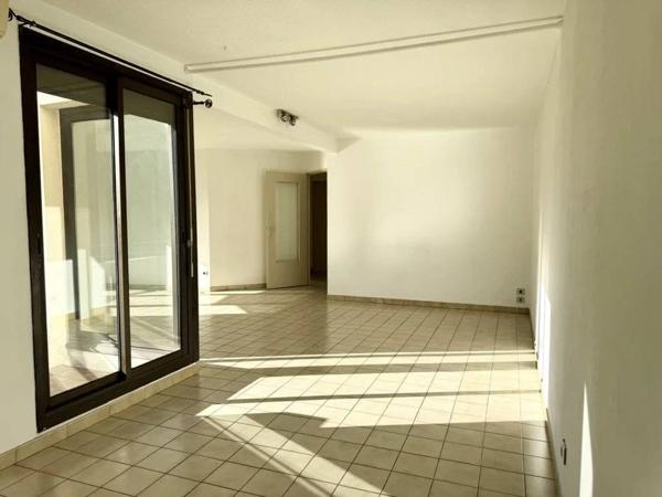 Appartement 90 m² Troisième avec Ascenseur , terrasses, parking sécurisé à Nîmes Jean Jaures Puech Duteil
