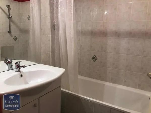 Appartement à louer 2 pièces 47.41m² Rumilly (74150)