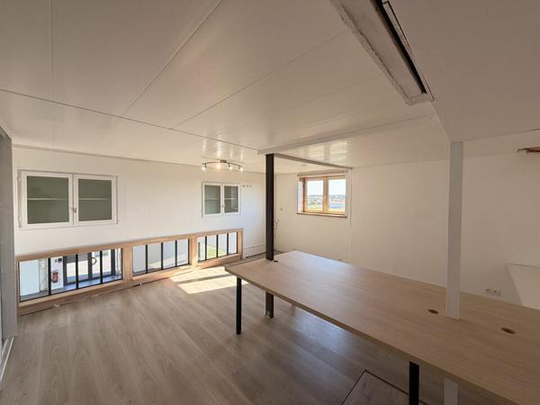 BUREAUX À LOUER 110 M² – OPEN SPACE – CLIMATISATION – ACCÈS PLAIN-PIED