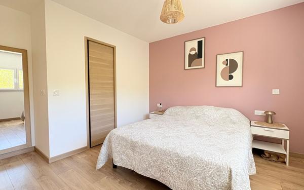 Maison à vendre    5 pièces •  Aramon