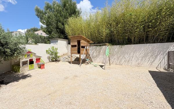 Maison à vendre    5 pièces •  Aramon
