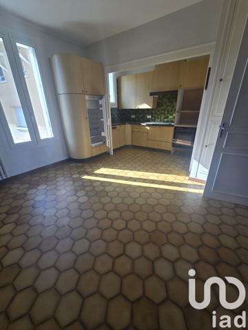 Maison 11 pièces de 272 m² à Dormans (51700)