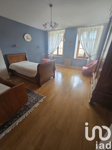 Maison 11 pièces de 272 m² à Dormans (51700)