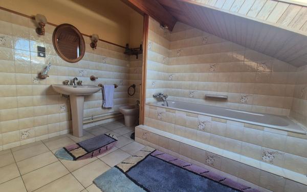 Maison à vendre    5 pièces • 193 m2 Boucau