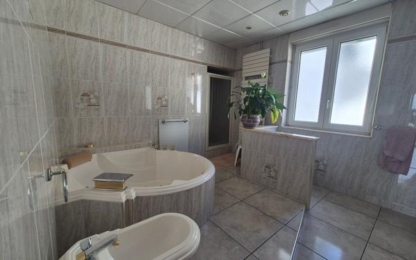 Maison à vendre    5 pièces • 193 m2 Boucau