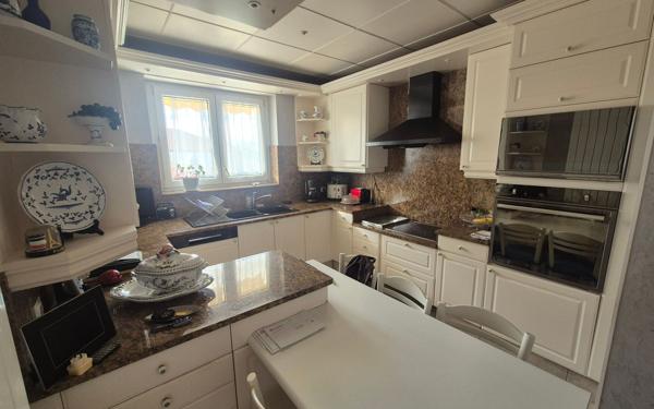 Maison à vendre    5 pièces • 193 m2 Boucau