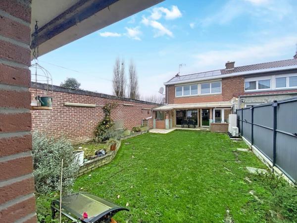 MAISON SEMI-INDIVIDUELLE AVEC GARAGE