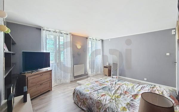 Immeuble à vendre    5 pièces •  Terrasson-Lavilledieu