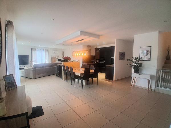 Villa contemporaine - 70 m² pièce de vie - 4 ch