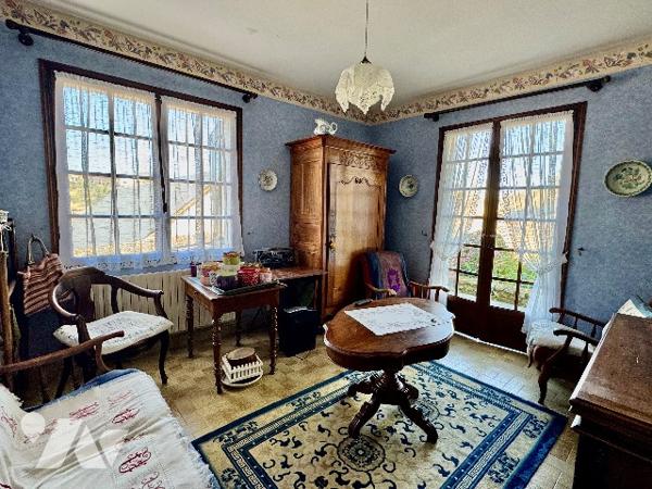 Maison à Airvault, proches écoles et commerces, 4 chambres, dépendances