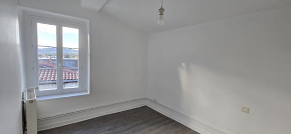 Appartement
                                                                                                                                                                                                                                                                                                                        5 pièce(s)                                                                                                                                                                                                          2 chambre(s)                                                                                                                                                                                                          95  m²