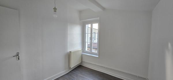 Appartement
                                                                                                                                                                                                                                                                                                                        5 pièce(s)                                                                                                                                                                                                          2 chambre(s)                                                                                                                                                                                                          95  m²