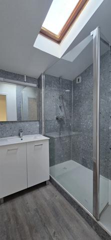 Appartement
                                                                                                                                                                                                                                                                                                                        5 pièce(s)                                                                                                                                                                                                          2 chambre(s)                                                                                                                                                                                                          95  m²