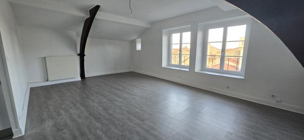 Appartement
                                                                                                                                                                                                                                                                                                                        5 pièce(s)                                                                                                                                                                                                          2 chambre(s)                                                                                                                                                                                                          95  m²