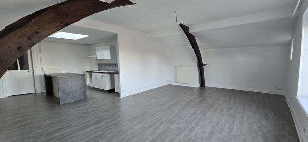 Appartement
                                                                                                                                                                                                                                                                                                                        5 pièce(s)                                                                                                                                                                                                          2 chambre(s)                                                                                                                                                                                                          95  m²